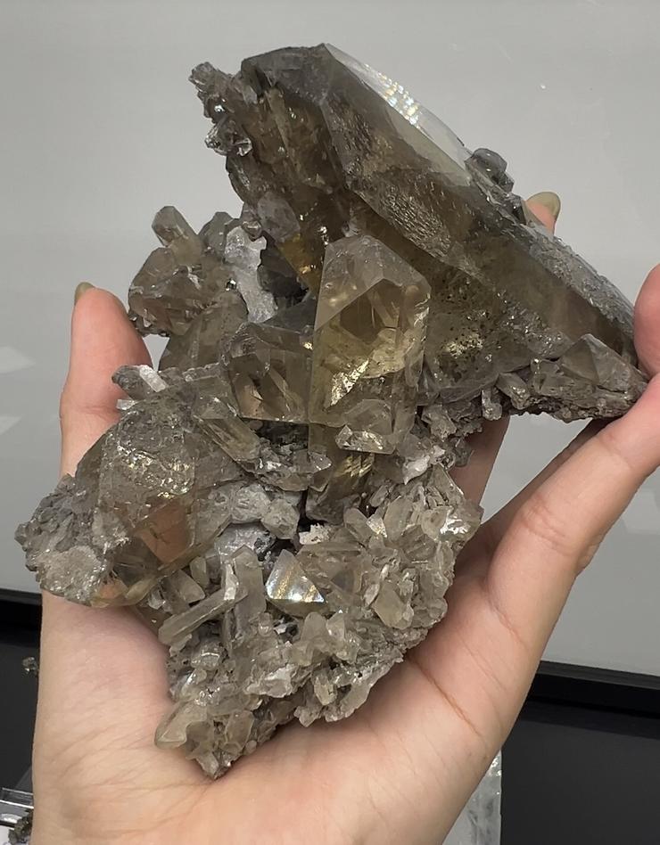 波隆那礦展展品分像，很漂亮的愛荷華州重晶石，來自Lithos Minerals