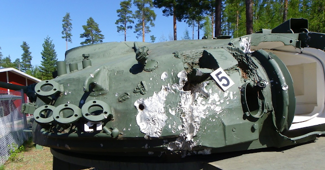 一個在測試中抵擋下3BM15穿甲彈的T-72M1砲塔