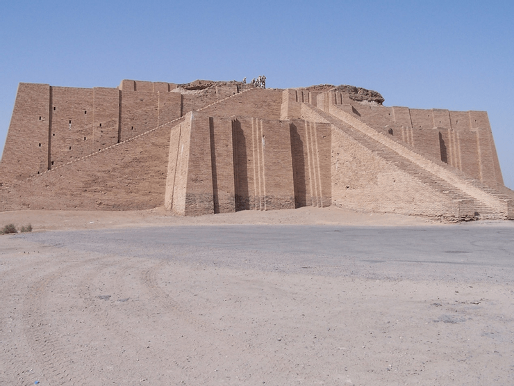 巴別塔可能的原型之一，烏爾大塔廟遺址，烏爾是蘇美的一個超強城邦