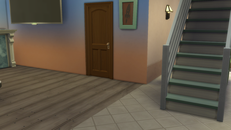 這是洗手間的門。我覺得樓梯後面的空位有點浪費，但也不想放太多東西。