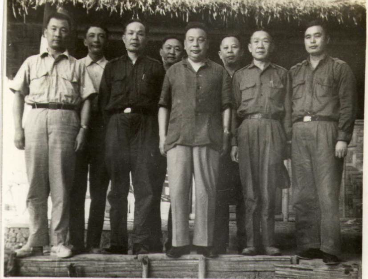 1960年12月蔣經國視察柳部，前左二為柳元麟。台灣的那些雞毛蒜皮 取自國史館