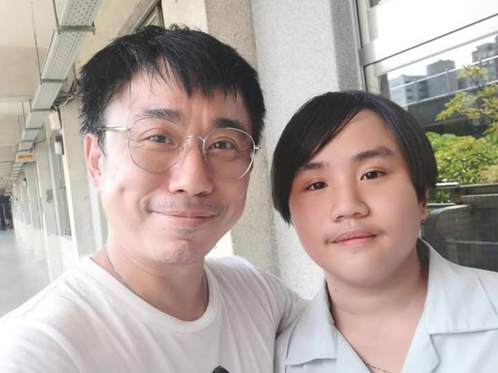 溫兆宇（左）與兒子小小彬，取自溫兆宇臉書
