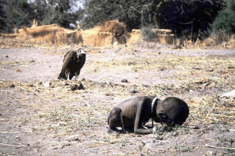 1993年的「飢餓的蘇丹」，啟發了世界對飢荒、內戰、糧食問題的關注，間接拯救了無數生命。　圖／維基百科