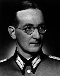 納粹德國情報分析師，電影中反希特勒團體的首腦Alexis von Roenne 上校