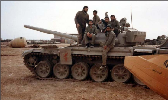 一輛兩伊戰爭時期的伊拉克T-72，注意側面的單塊鰓裝甲板，因為這種裝甲容易在撞擊中脫落因此平日很少裝備且在日後也被側面附加反應裝甲取代。而伊拉克的T-72上也很少見到鰓裝甲，這輛戰車只有一塊而非標準的4塊也不難想像大概剩餘的都早已脫落。