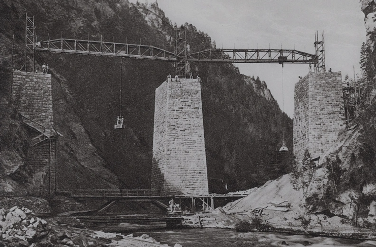 興建中的朗德瓦薩橋(圖片來源：Bergün Filisur)