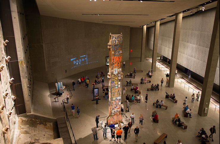 博物館大廳內所展示的最後得立柱及連續壁（圖片來源：維基百科）