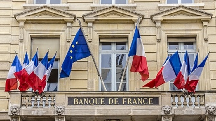 由拿破崙於1800年01月18日成立的法蘭西銀行，也是現行法國的中央銀行；總部設在巴黎1區弗里利埃路原土魯斯伯爵官邸內