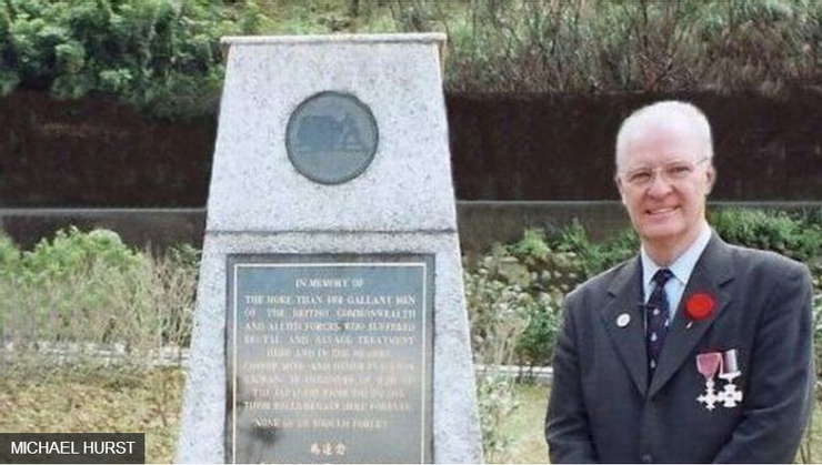何麥克與戰俘營紀念碑。取自BBC