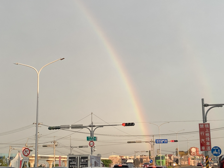 某日下班路上的彩虹們
