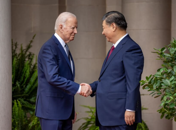 拜習會利用亞太經合會在舊金山舉行的機會,於場邊登場。