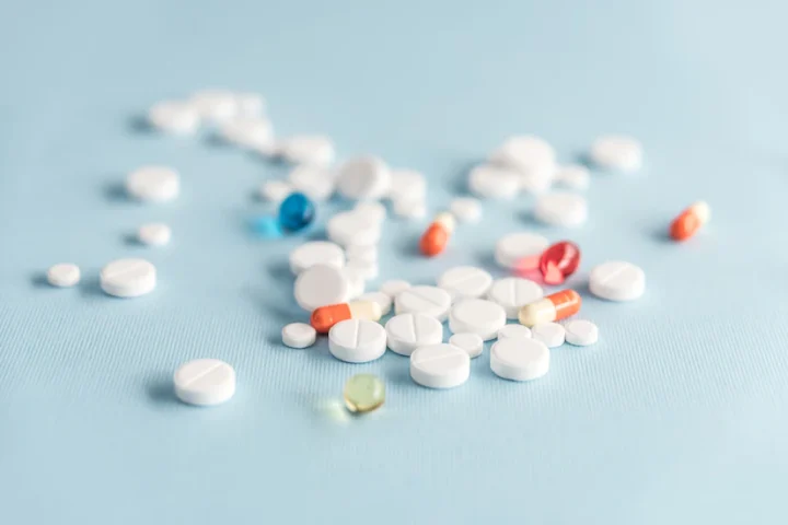 藥品與一般商品不同，不當取得及使用，可能會影響身體健康。示意圖：截自freepik