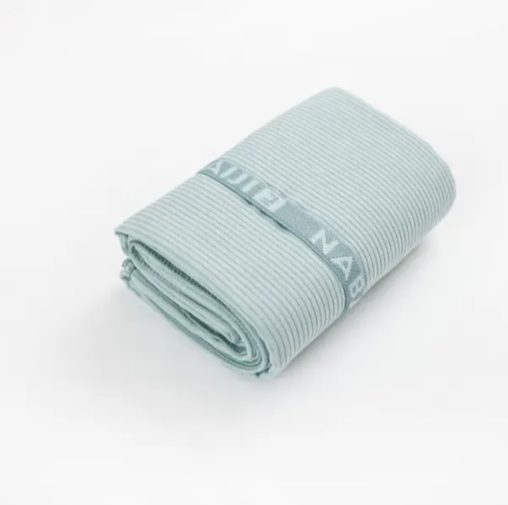 圖／取自迪卡儂官方網站。迪卡儂賣的浴巾收納體積小，吸水效果好又速乾，我的潛水朋友也很多都用這條浴巾。