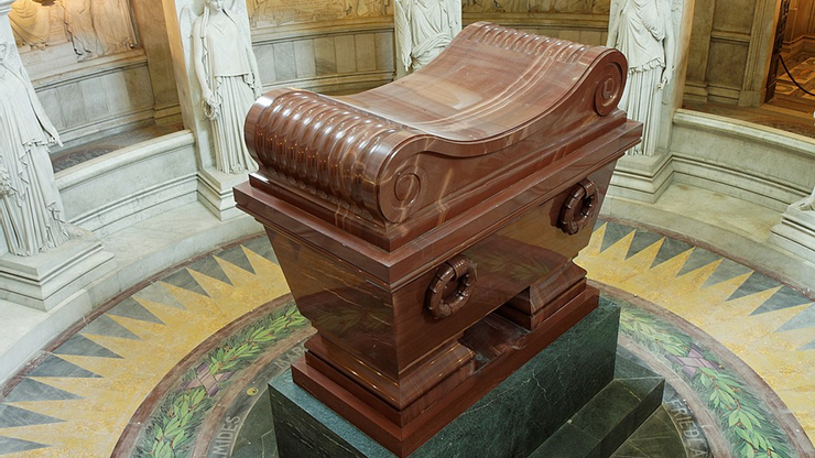 拿破崙長眠於榮軍院圓頂大堂內的陵寢