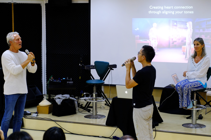 安德斯與風潮音樂創辦人楊錦聰於工作坊中的現場聲音調頻演練
