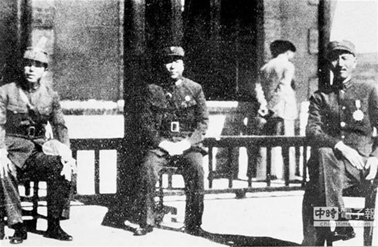 西安事變前夕，張學良（左）、楊虎城（中）、蔣中正（右）合影。中國時報資料圖