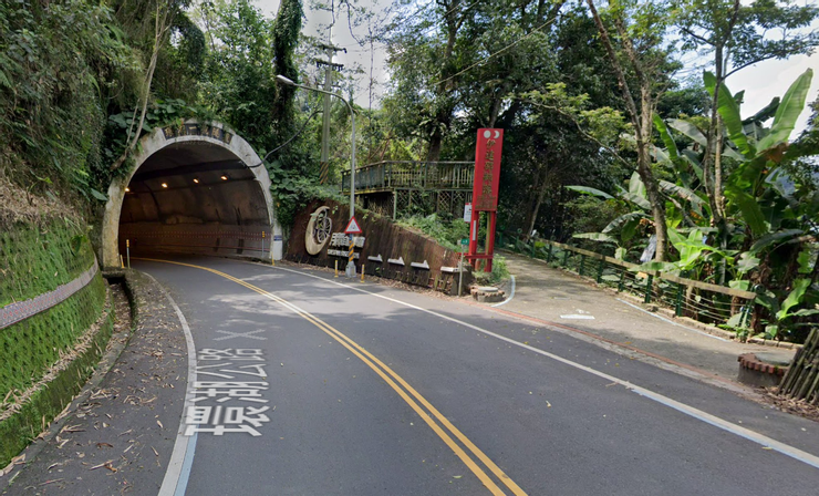 隧道旁 進入自行車道