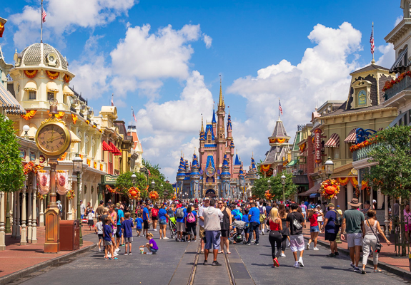 不少人會利用Labor Day長週末前往Disney樂園（圖片來源：Disney Tourist Blog）