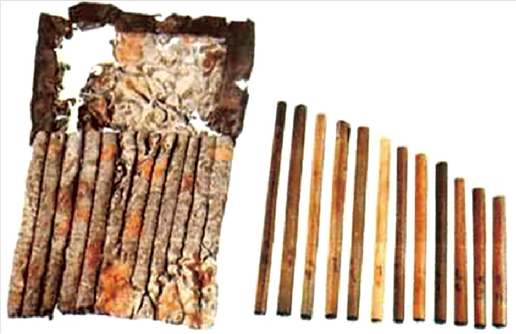 以竹子製成的律管全套共 12 支，利用三分損益法求得 12 音律。