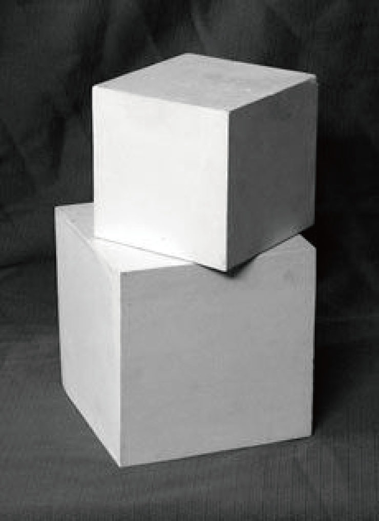 立方體的三個面深淺容易觀察，可以先從它入手