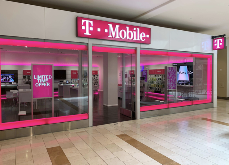 T-Mobile最讓我們津津樂道的就是他的Logo顏色，如鮮豔的桃紅玫瑰，真的非常醒目又特別。（圖截自網路）