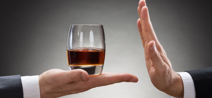 過度飲酒可能引發多種健康問題，如高血壓和心臟疾病