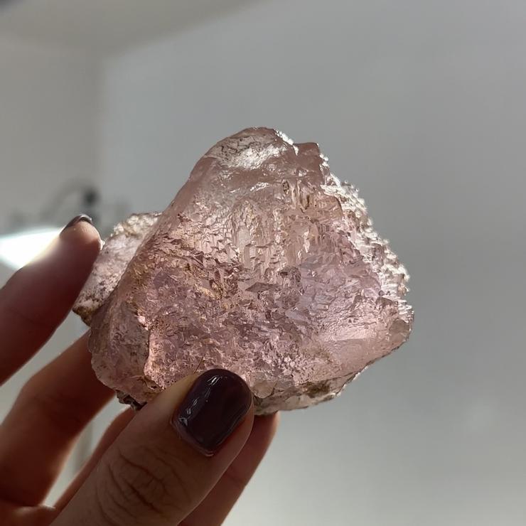 質地非常gemmy的法國勃朗峰粉紅色螢石