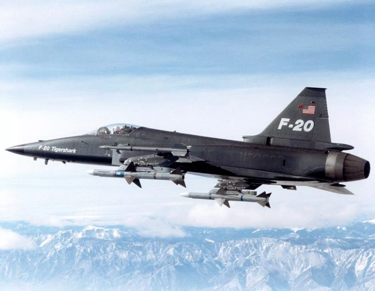 AIM-7的發射能力是諾斯洛普認為F-20較F-16優勢的地方。(Photo by USAF)