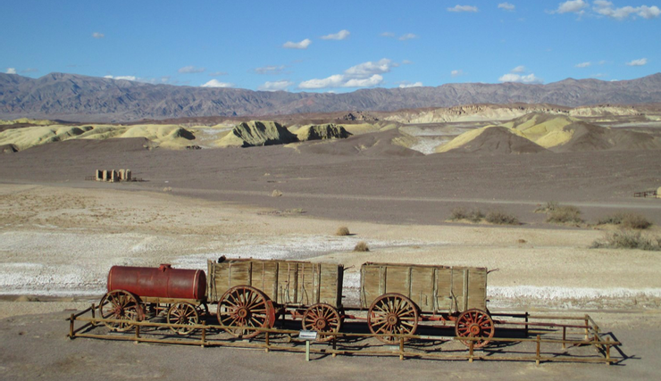 Harmony Borax Works 和著名的二十騾隊將死亡谷的沙漠帶入了美國各地。
