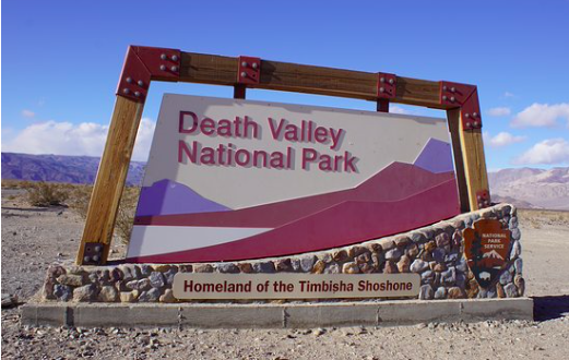 Death Valley National Park 入口處路牌