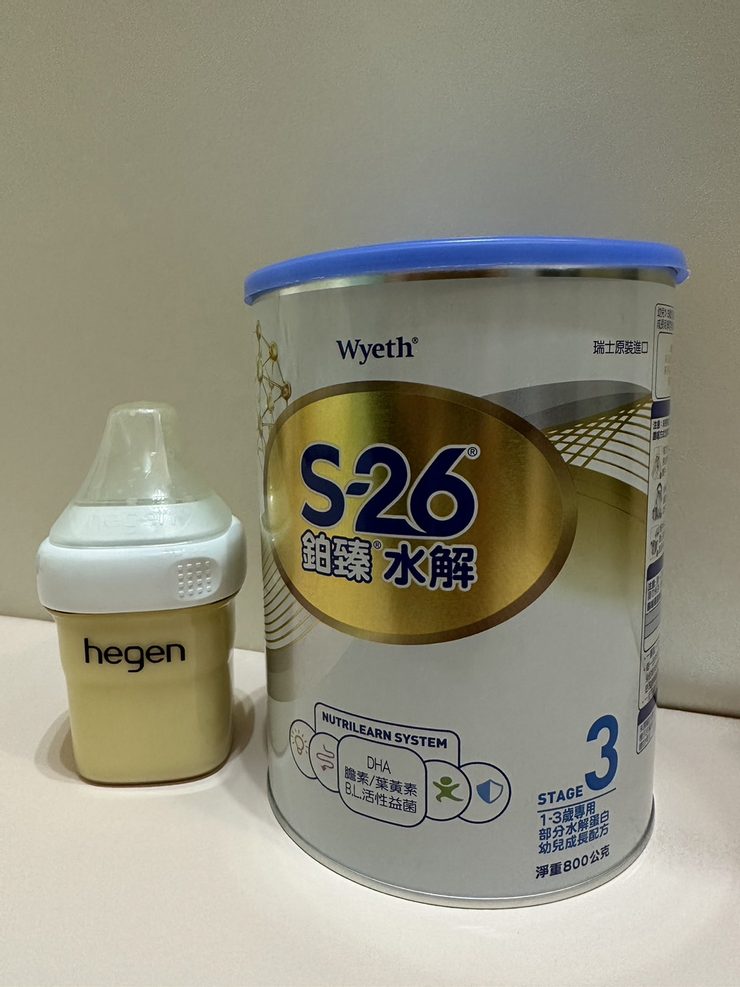 S26鉑臻水解配方不會太甜也沒有其他特殊味道，可以安心讓寶寶喝。