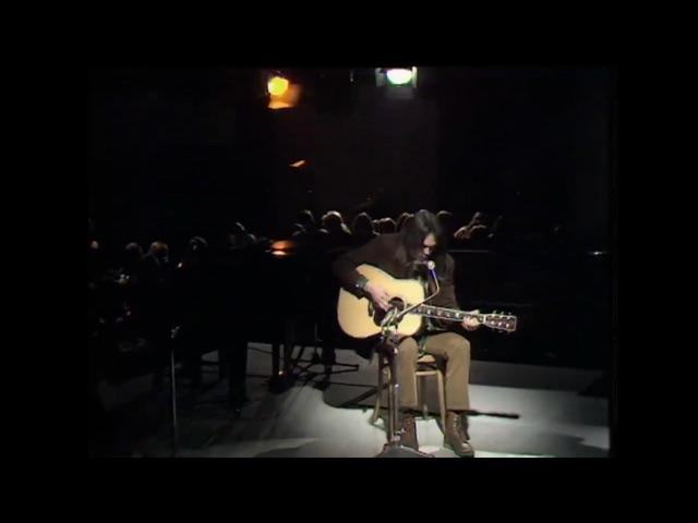 Neil Young 在演唱會的片段 ( YouTube 截圖。）