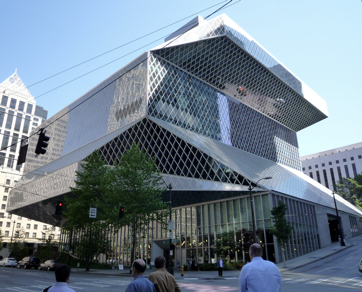 不規則的幾何圖形加上全館的帷幕玻璃造型，確實是西雅圖公共圖書館的一大亮點。（圖截自網路）