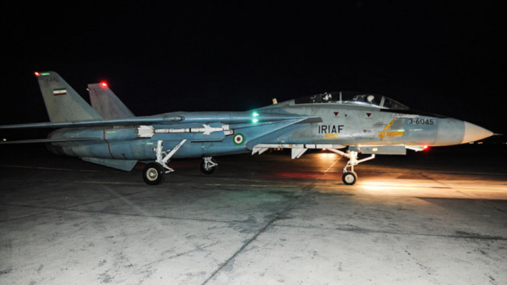 一架拍攝於2013年的伊朗熊貓,仍配備了AIM-9J和AIM-7E。雖然伊朗多次嘗試為熊貓整合其他飛彈,包含鷹式、R-27或R-73,但所有整合效果都不盡如人意也都沒推廣,結果這麼多年後伊朗的熊貓仍必須使用這些誕生於60年代本該只是過渡時期臨時配置的骨董飛彈。