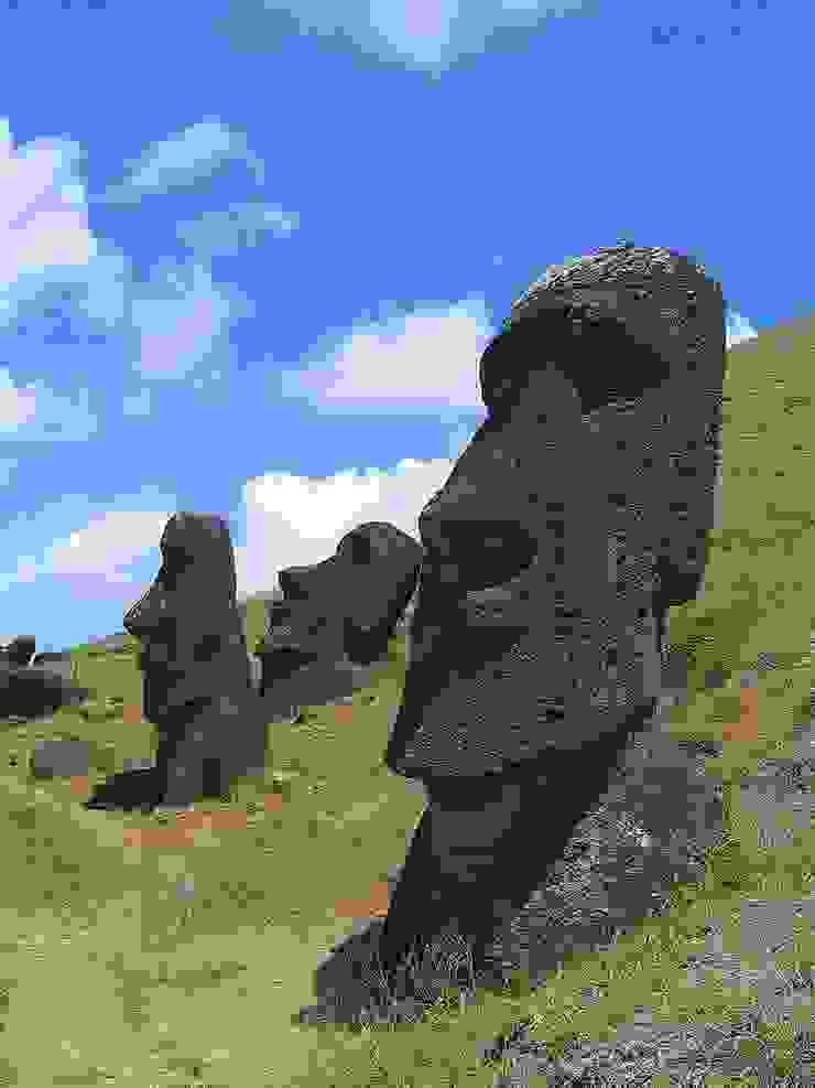復活節島上的Moai。圖片取自維基百科。