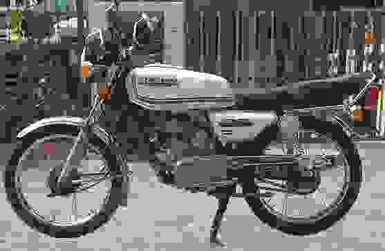 1983年式GL100，圖片取自：https://www.bike-parts-honda.com/honda-motorcycle/100-MOTO/GL/1983/GL100_79/21796