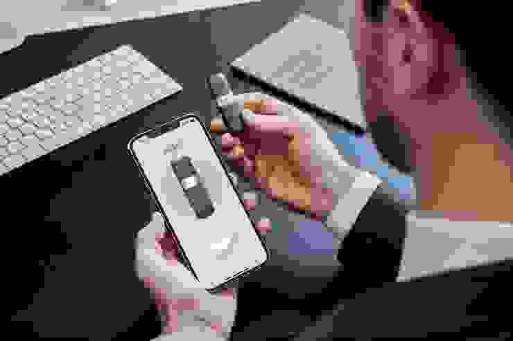 圖說：「Nukii 新世代智慧型遠端管理USB隨身碟」透過專利NFC感應解鎖技術，用個人手機就可以解鎖裝置，若遺失裝置更可遠端刪除資料以免機密資料外洩，將隨身碟提升到更智慧更安全的境界。（資料來源：Maktar）