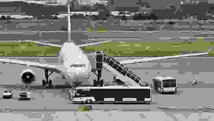 這是停在外機坪的長榮航空空中巴士A330型廣體雙走道客機!