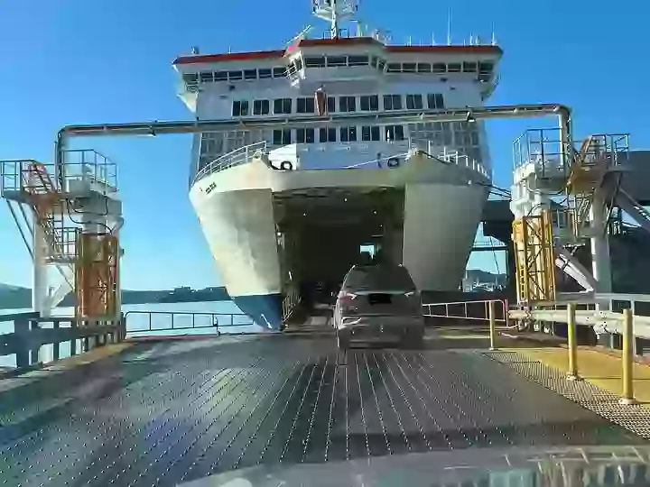 人生第一次體驗開車進船艙