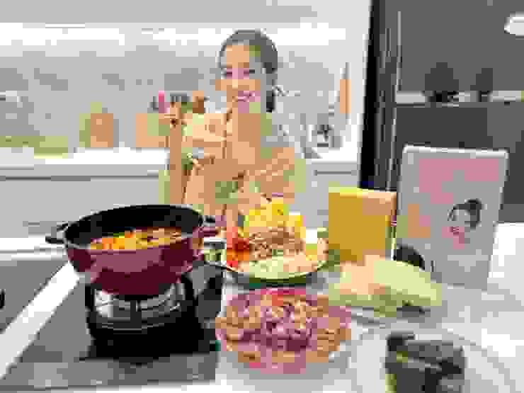 藝人愛雅創立的素食鍋物品牌「愛雅辣呦」，不管葷素都能一起圍爐， 盡情享受麻辣鍋的美味。（資料來源：愛雅辣呦）