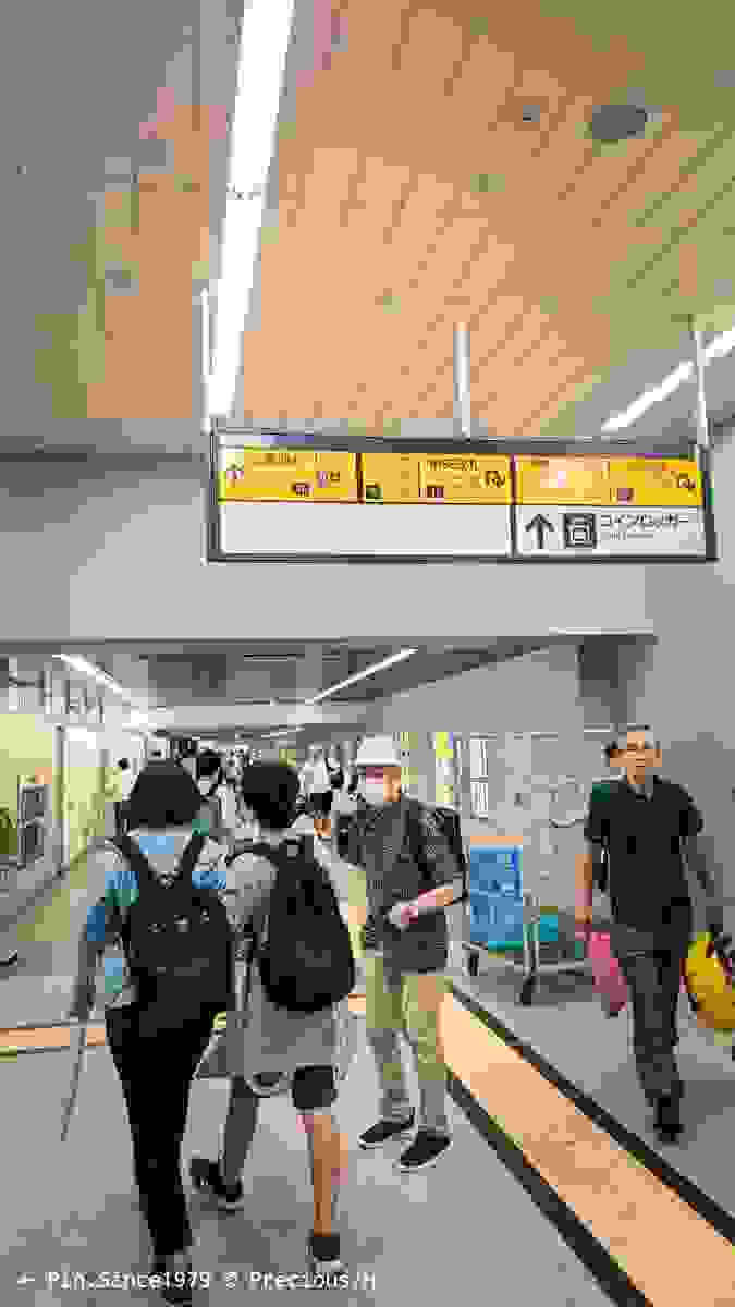 JR澀谷站搭乘「山手線」到上野站，往公園出口方向。