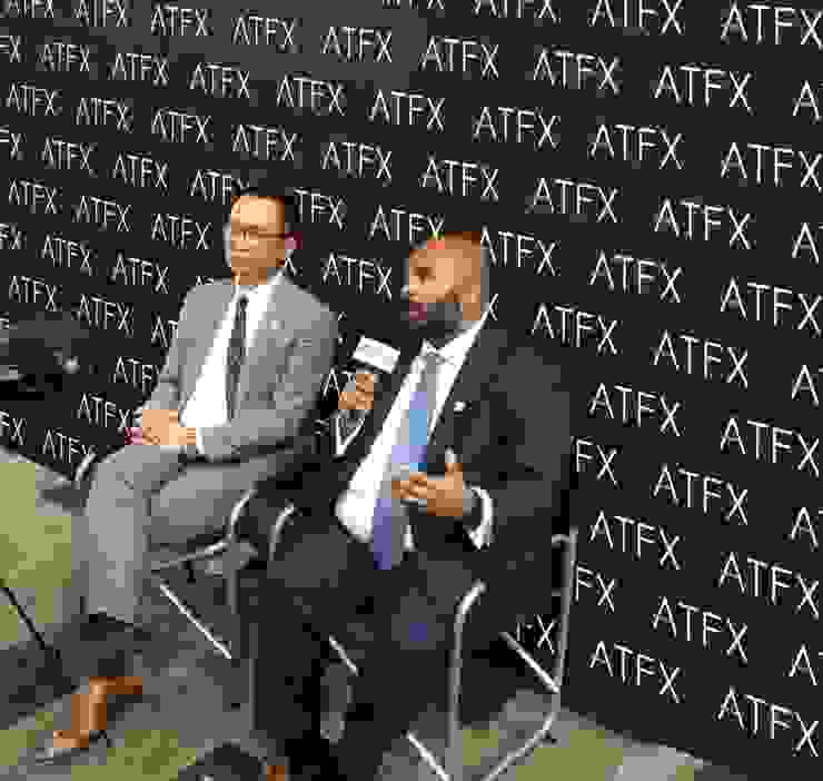 ATFX集團主席Joe Li（左一）和首席商務官Siju Daniel（右一）接受媒體採訪