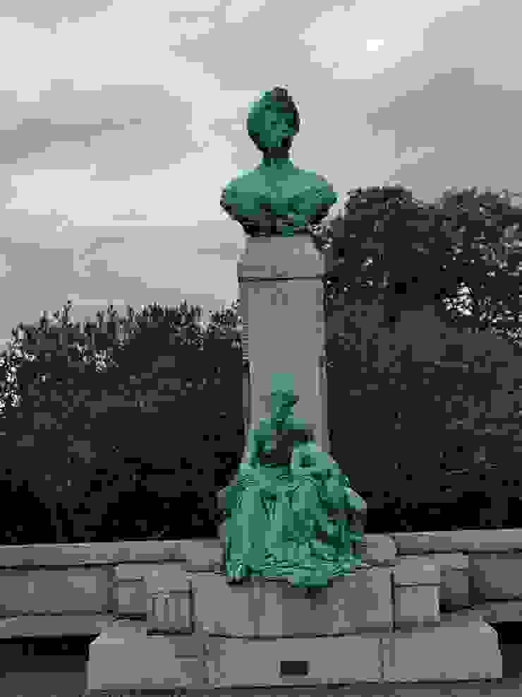 奧爾良瑪莉公主銅像