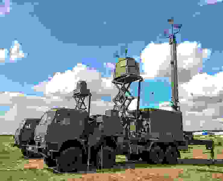 防蚊液-1電戰複合體於2016年公開，是俄軍目前唯一專門為干擾無人機設計的大型電戰設備。該系統可以自行根據遙控訊號確認周圍360度半徑30公里以上的無人機活動，通過光學設備協助追蹤和識別後對此範圍內的無人機實施干擾。且具備對無人機操作員所發射的上鏈信號的測向能力，號稱精度僅有2-3度的均方根誤差。由於能夠同時干擾GPS和遙控訊號，受此系統干擾的無人機既不再受控也無法返航，只有就地墜毀的結局，而操作員也很可能遭到定位和打擊。