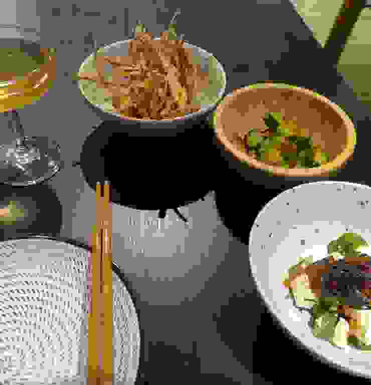 由左至右分別是辣秋葵鮭魚卵豆腐、涼拌漬物、炸牛蒡脆片。拍照前不小心先吃了一點。