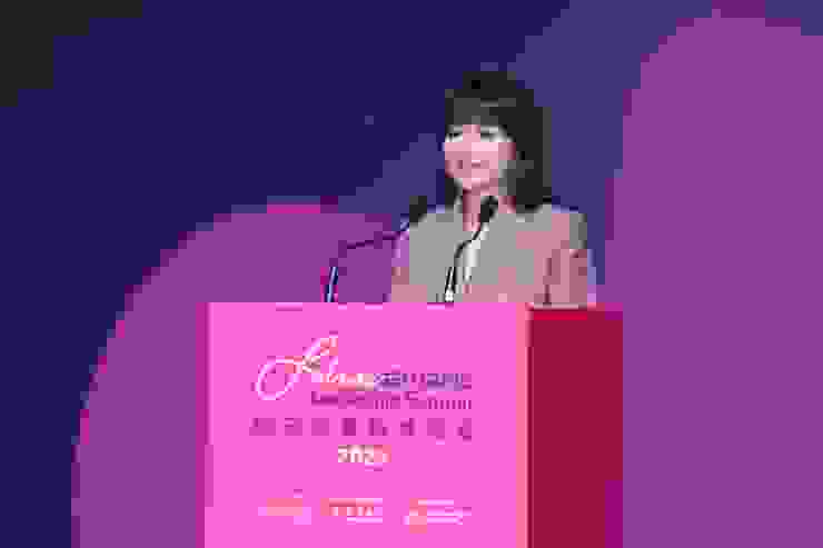 培菁女性創效基金創辦人鄭余雅穎女士於明日女菁領袖峰會2023開幕禮致辭。