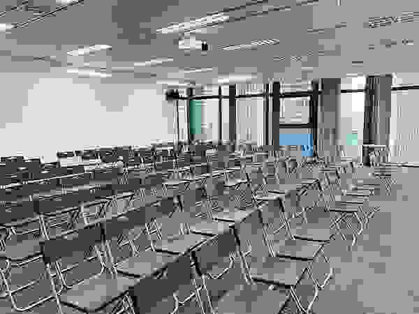 JR台中NTC12樓教室純椅120人