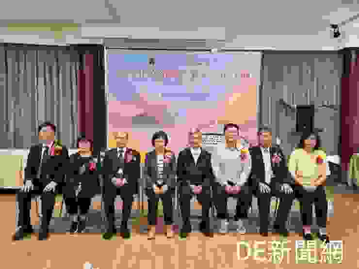 北區國稅局長李怡慧(左四)表揚基隆地區優良廠商並與業者合影。(照片由基隆分局提供)