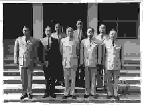 1960年8月蔣中正召見柳元麟等人，左二為柳元麟。台灣的那些雞毛蒜皮 取自國史館
