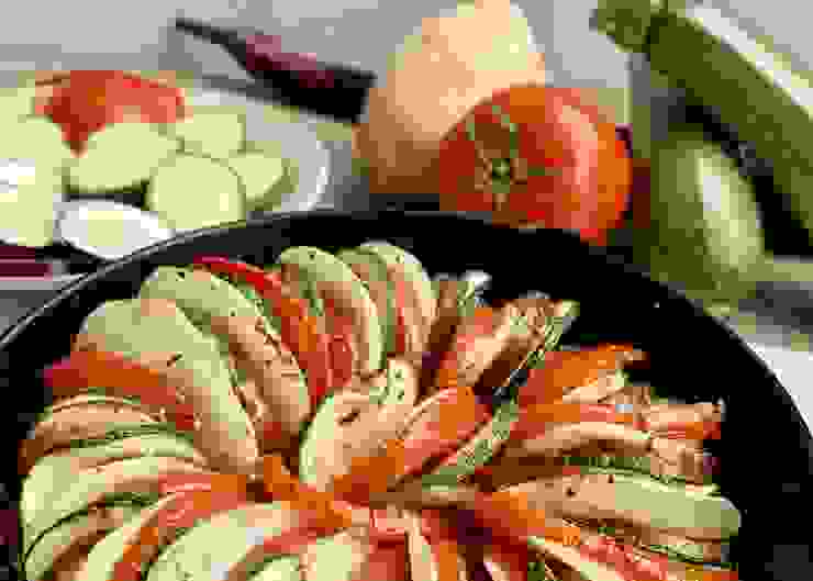 只要會切片和控制烤箱，就可以得到一道充滿自然蔬菜甜味的Ratatouille。